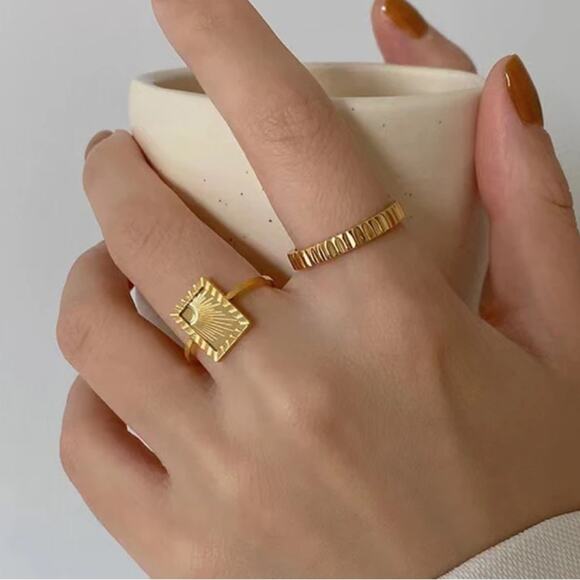 NEW 18K yellow gold plated rectangle sunburst carved ring jewelry size 6 B26A - Picture 2 of 4